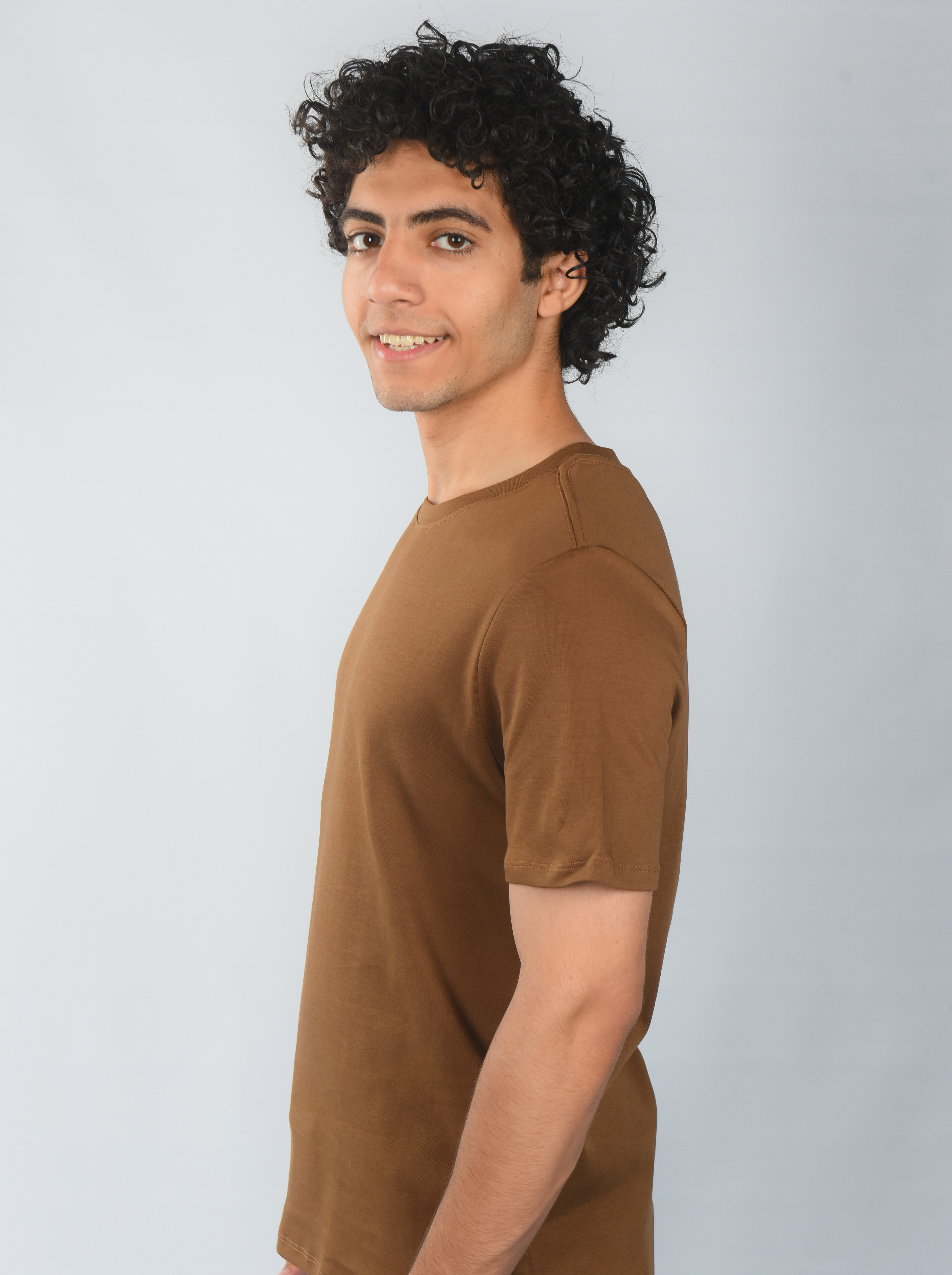 photoshoot scene 4 men grand tee   brown