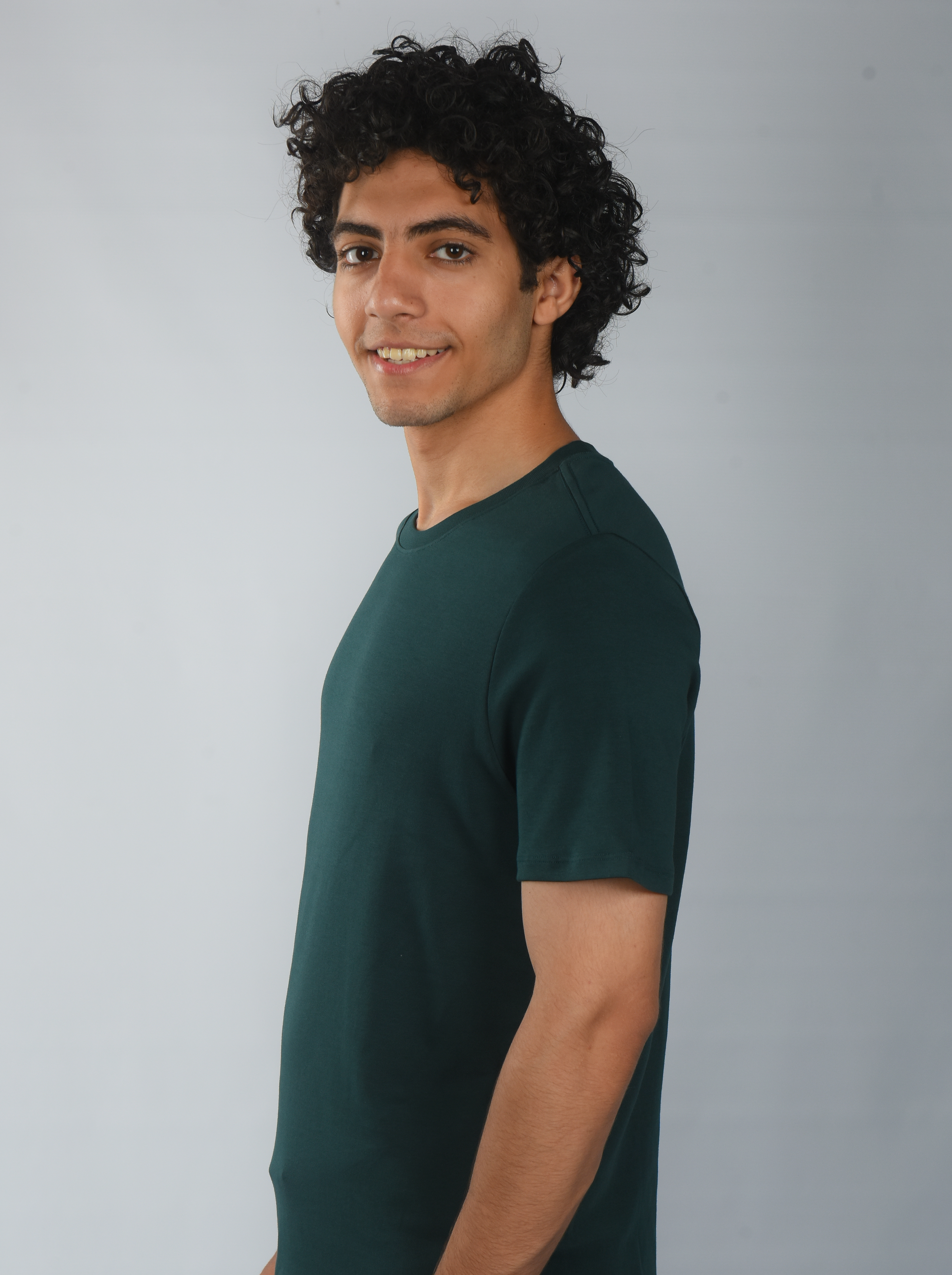photoshoot scene 4 men grand tee   olive