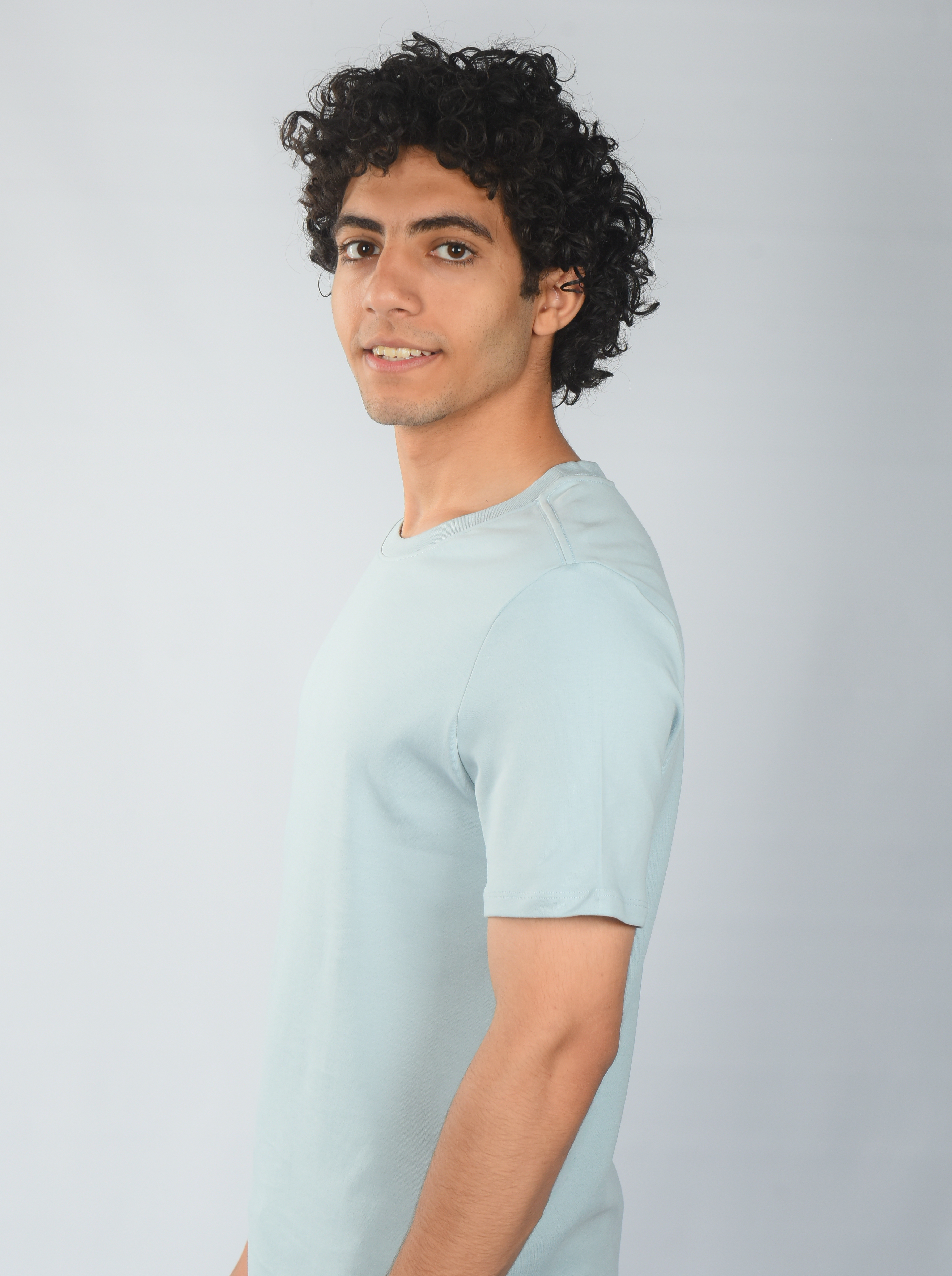 photoshoot scene 4 men grand tee   skyblue