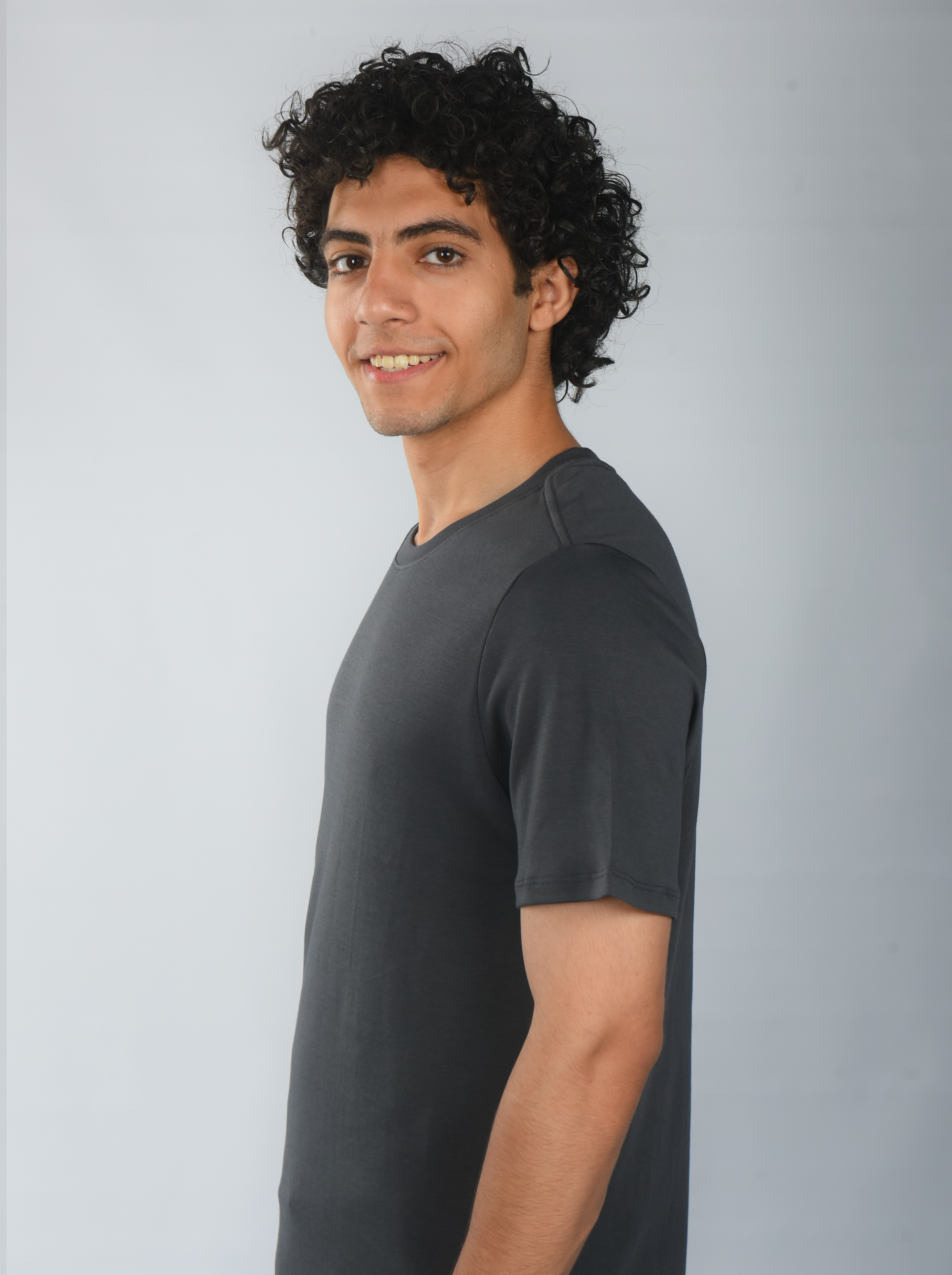 photoshoot scene 4 men grand tee   steelgray